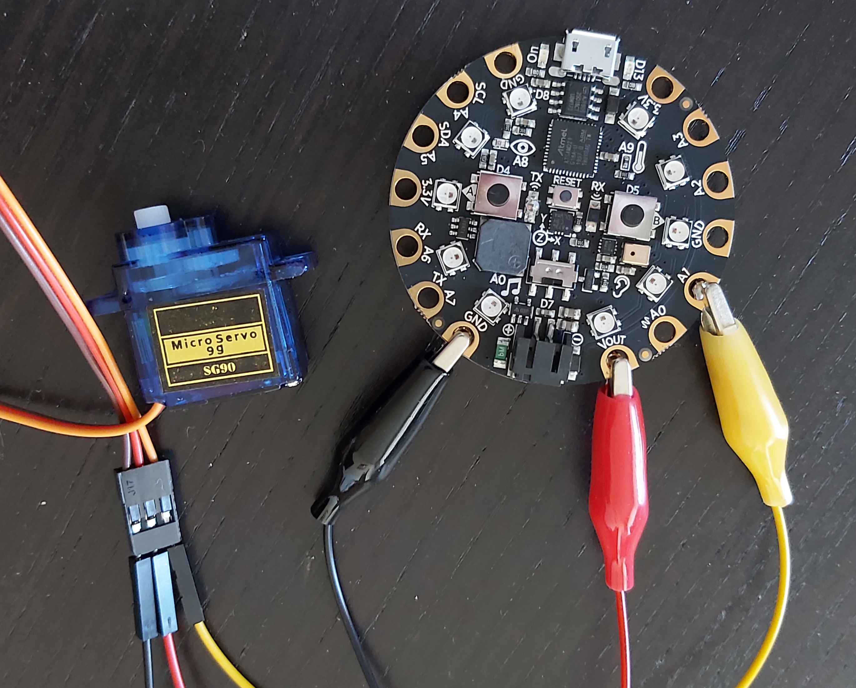 Picture showing connecting a CPX to a Servo motor