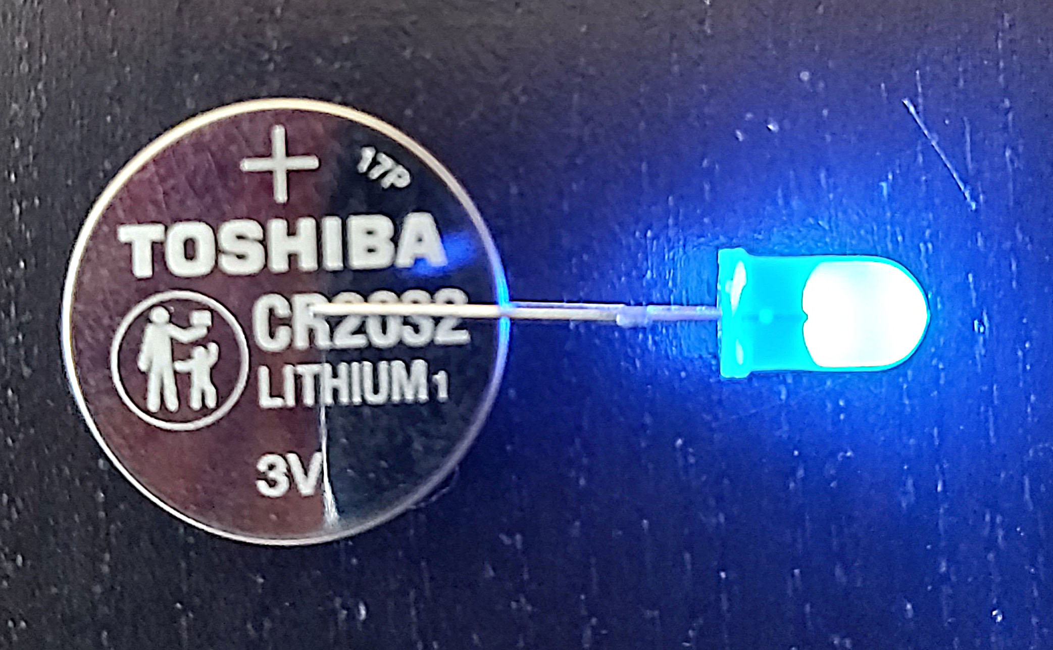 Button battery and LED